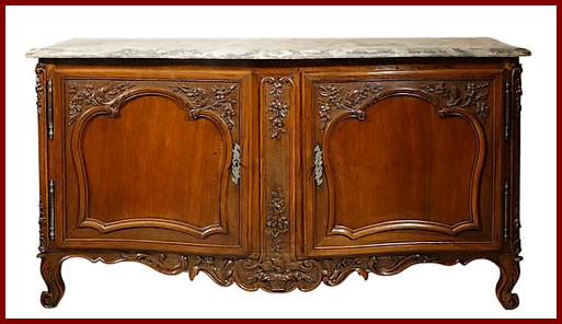 Buffet de chasse languedocien provençal galbé toutes faces en noyer sculpté 18e